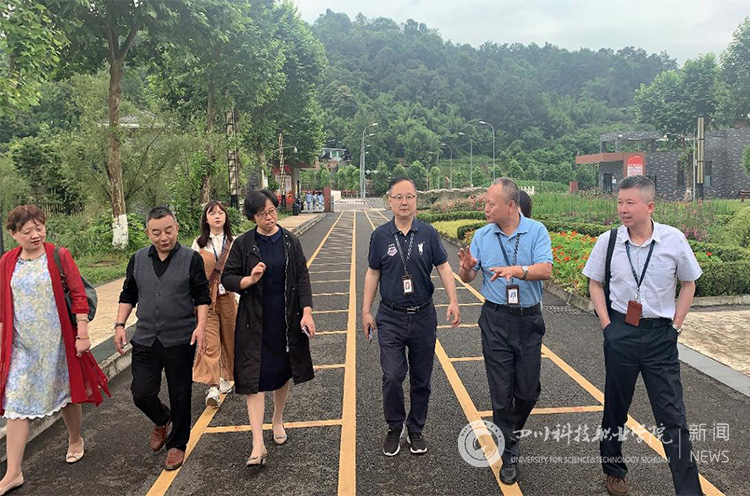 我校副校长卢台生带领医药健康学部领导赴雅安职业技术学院考察交流(图1)