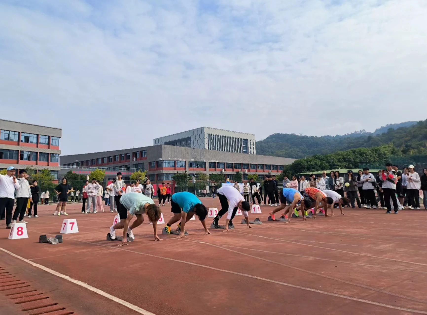 1-2311091J942541.jpg